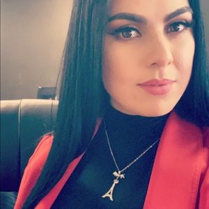 Meet your Posher, Yesenia